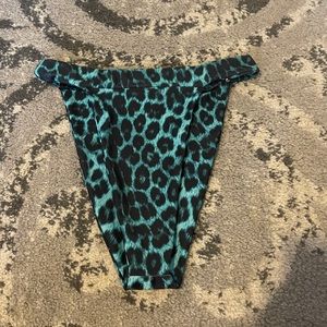 PRETTYLITTLETHING bikini bottoms